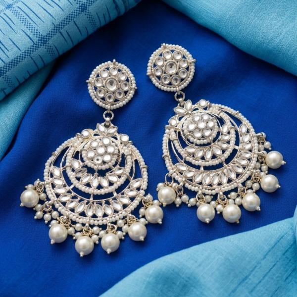 এলিগ্যান্ট পার্ল চান্দবালি কানের দুল – ট্র্যাডিশনাল স্টেটমেন্ট জুয়েলারি