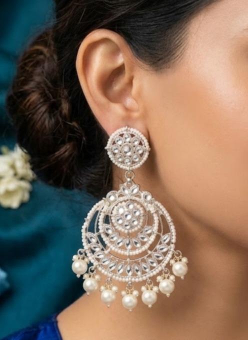 এলিগ্যান্ট পার্ল চান্দবালি কানের দুল – ট্র্যাডিশনাল স্টেটমেন্ট জুয়েলারি